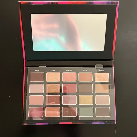 AVON fmg glimmer eye shadow palette NIB - Picture 4 of 7